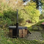 Charming Older With Private Wilderness Hot Tub On Scenic Helgenaes *