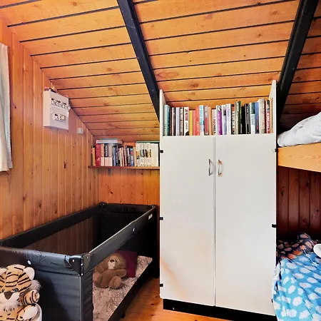 Charming Older With Private Wilderness Hot Tub On Scenic Helgenaes *