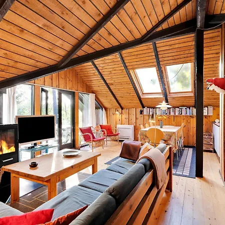 Charming Older With Private Wilderness Hot Tub On Scenic Helgenaes Nyaraló Knebel