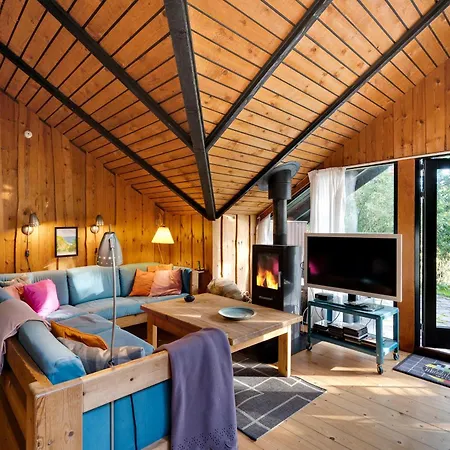 Nyaraló Charming Older With Private Wilderness Hot Tub On Scenic Helgenaes